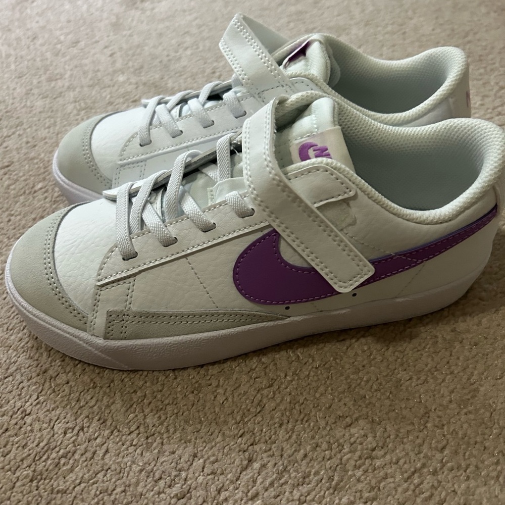 Kids NIKE LOW COURT BLAZERS White and Purple Sneakers